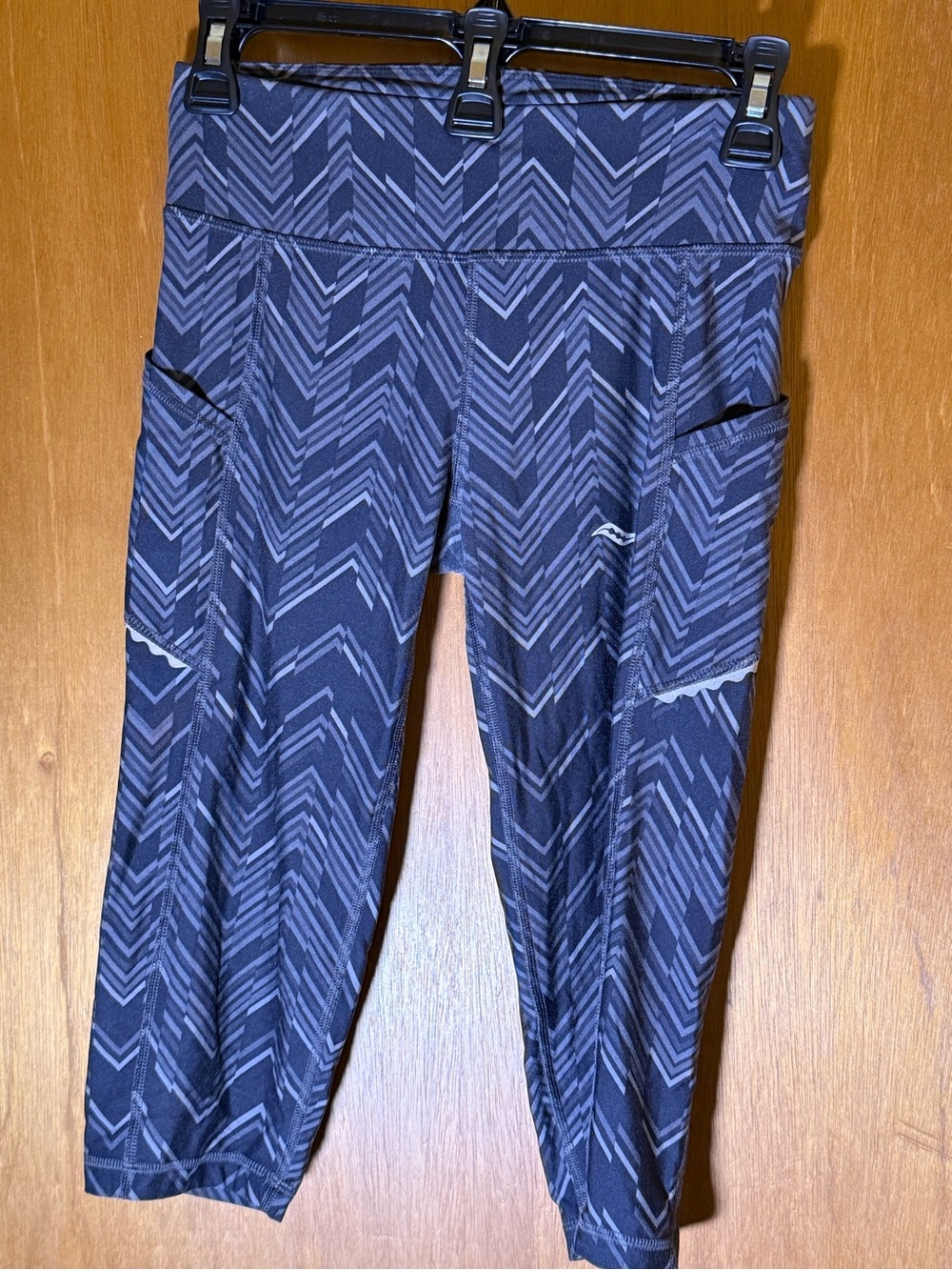 Saucony Navy Chevron-Print Crop Leggings with Side Pockets